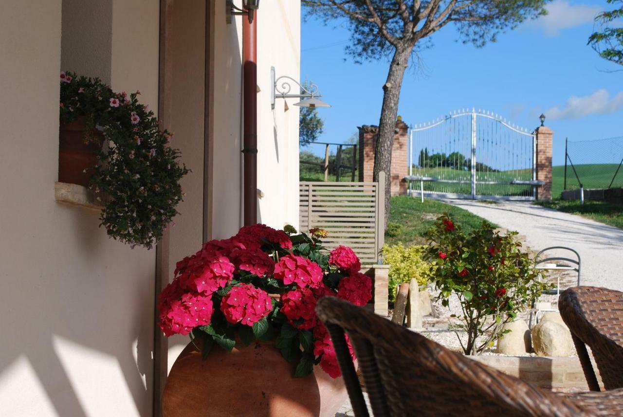 Le Maracla Country House Jesi Exteriör bild