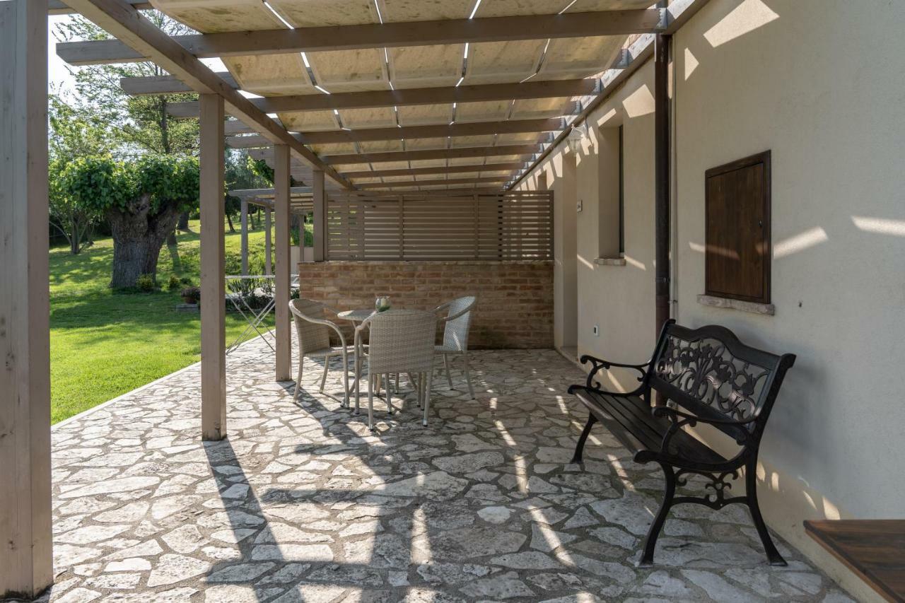 Le Maracla Country House Jesi Exteriör bild